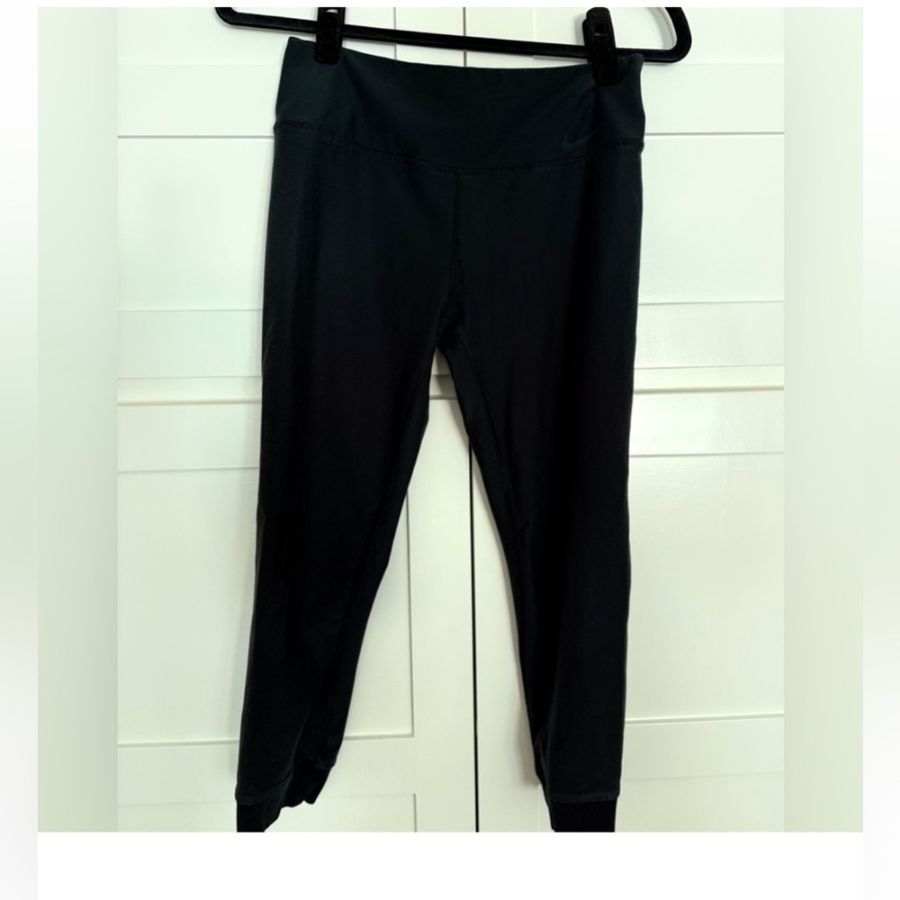 Nike dry fit one legend pant size M